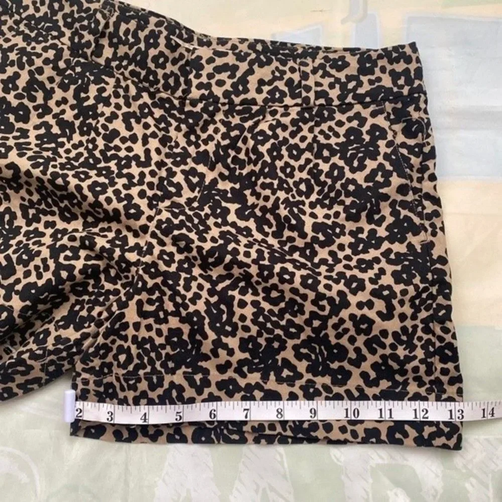 VTG Women’s Banana Republic Leopard Tan Stretch Black Print Ryan Fit Shorts